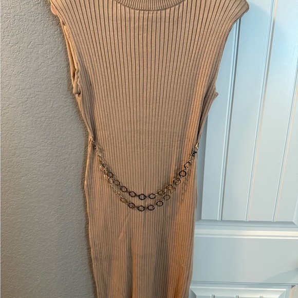 Beige Ribbed Knit Dress with Chain Detail - Picture 2 of 7